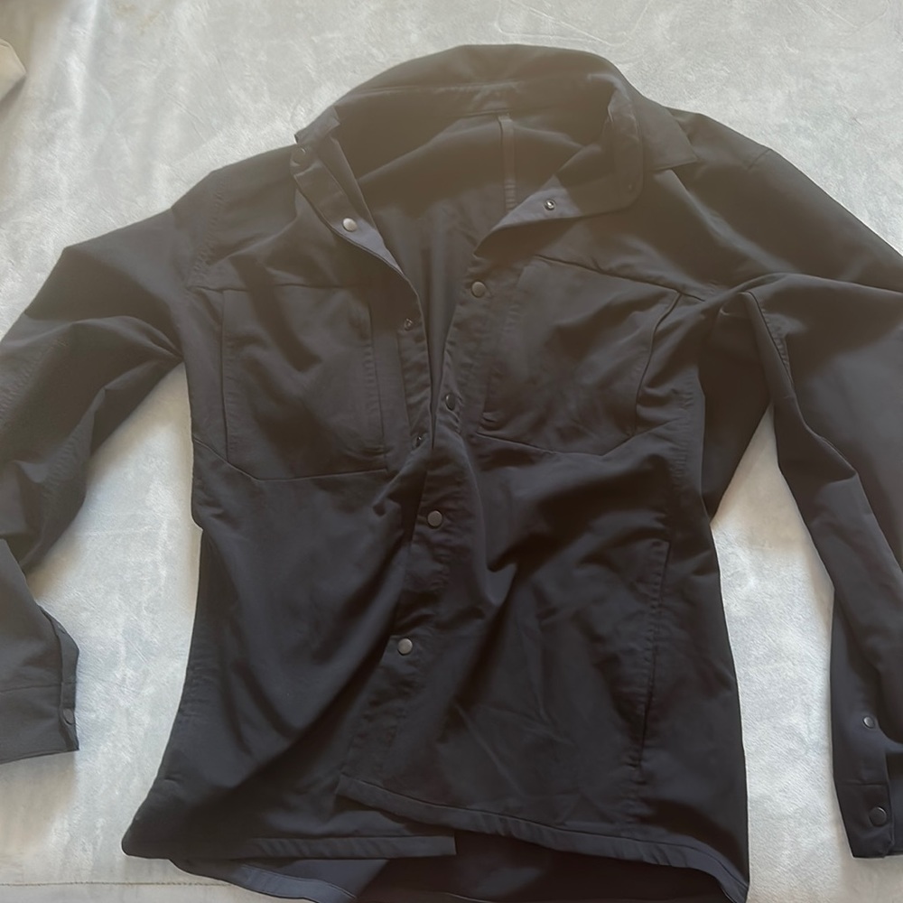 Lululemon long sleeved shirt jacket, Size Large, Navy